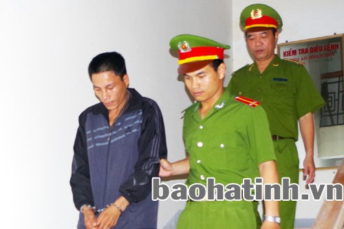 Bắt đối tượng Trần Đình Phú (SN 1987), trú tại xã Phúc Đồng (Hương Khê)...