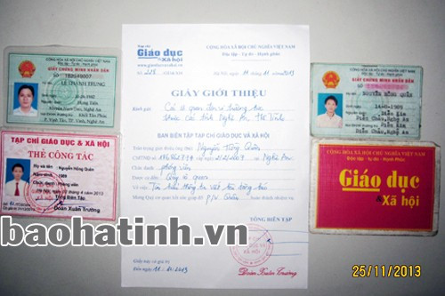 Giấy tờ của hai "phóng viên" ép trường Mầm non Xuân Hải (Nghi Xuân) viết bài tuyên truyền Giấy tờ của hai "phóng viên" ép trường Mầm non Xuân Hải (Nghi Xuân) viết bài tuyên truyền