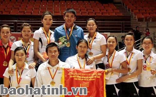 Đội bóng chuyền nữ Kỳ Anh đăng quang ngôi vô địch