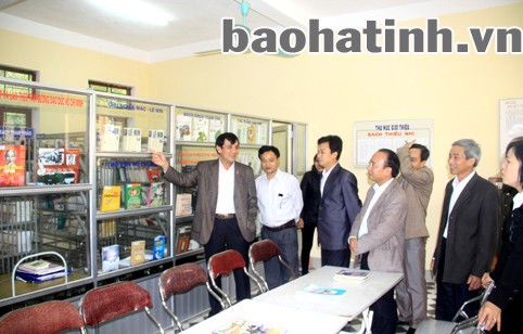 Đoàn liên ngành kiểm tra tiêu chí giáo dục tại trường Tiểu học Cẩm Bình