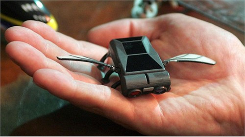 Một thiết bị do thám điều khiển từ xa siêu nhỏ được giới thiệu trong năm 2013 - Ảnh: Reuters