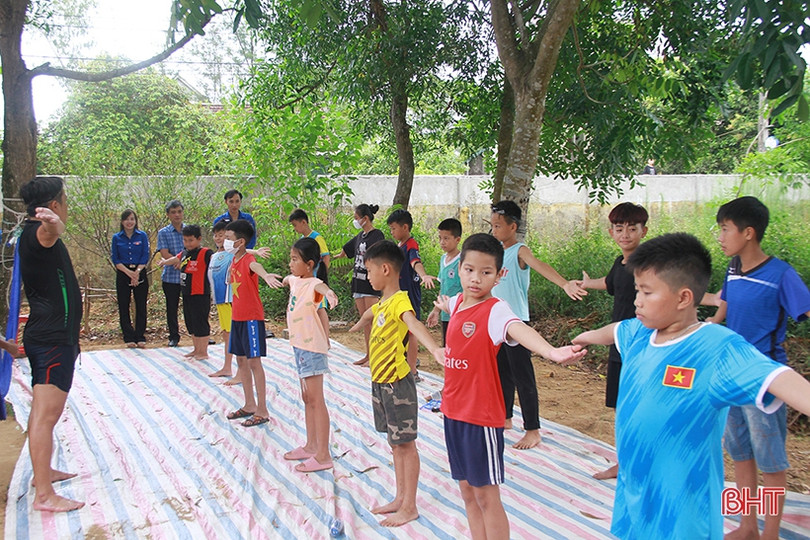 Khai giảng khóa học bơi miễn phí cho trẻ em nghèo ở Nghi Xuân