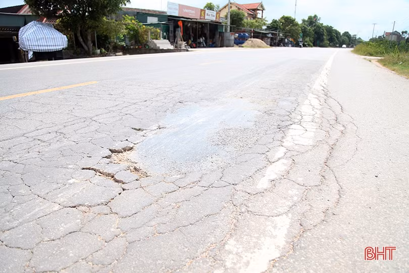 Hà Tĩnh: Mặt đường tỉnh 550 hư hỏng cục bộ