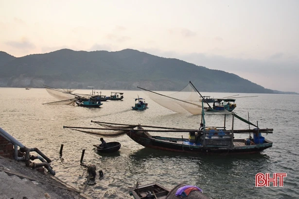 Ngư dân Hà Tĩnh vượt khó, đánh bắt gần 18.000 tấn hải sản