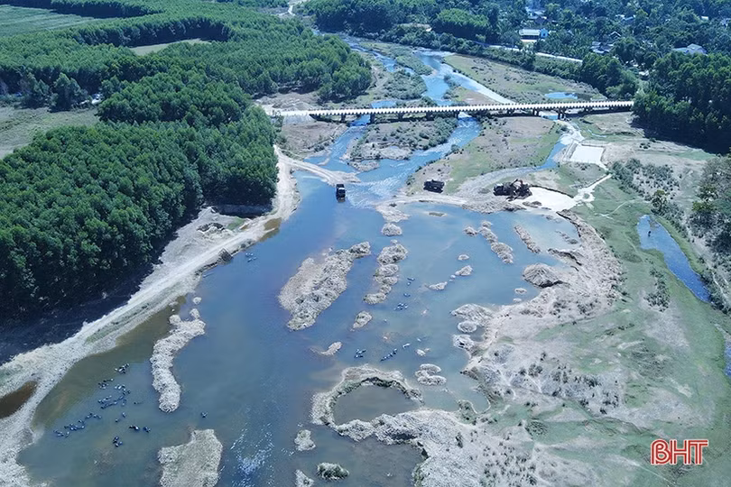 Khai thác cát, sỏi cuội trên sông Rào Nổ: Đừng để đơn vị khai thác lợi dụng!
