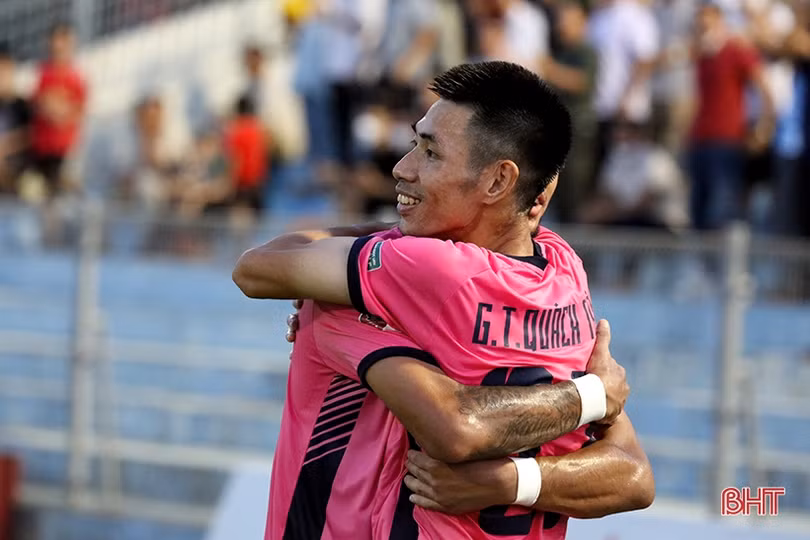 Hồng Lĩnh Hà Tĩnh thắng Bình Dương 3-1, leo lên vị trí thứ 4