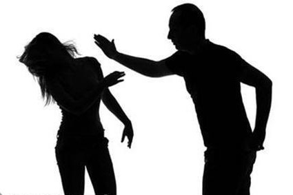 Mâu thuẫn sau cuộc nhậu, về nhà lấy súng hơi bắn vợ “đối thủ” ảnh 2 Mâu thuẫn sau cuộc nhậu, về nhà lấy súng hơi bắn vợ “đối thủ”