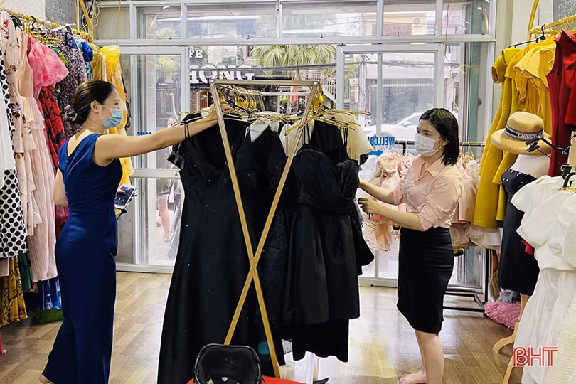 Nở rộ dịch vụ cho thuê trang phục du lịch ở Hà Tĩnh