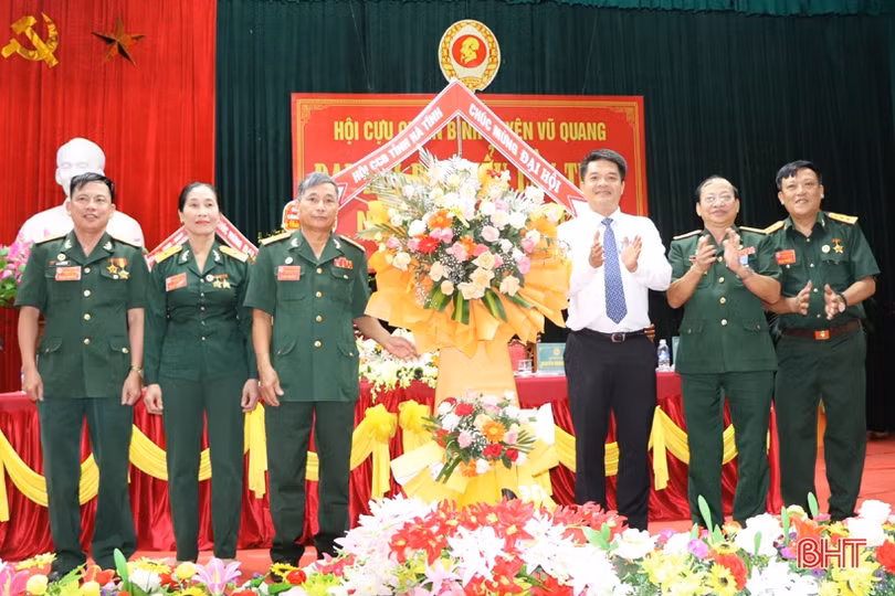 Ông Nguyễn Quang Thìn được bầu giữ chức Chủ tịch Hội CCB huyện Vũ Quang khóa V