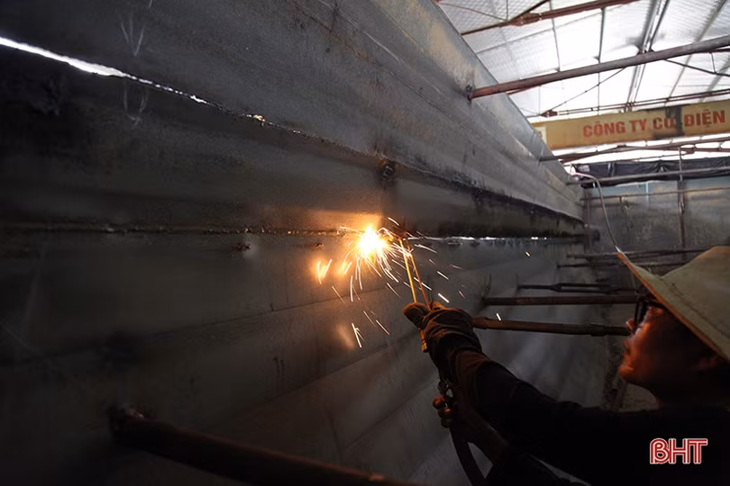 Hà Tĩnh: Doanh nghiệp vận tải chủ động cắt bỏ thành thùng cơi nới sai quy định