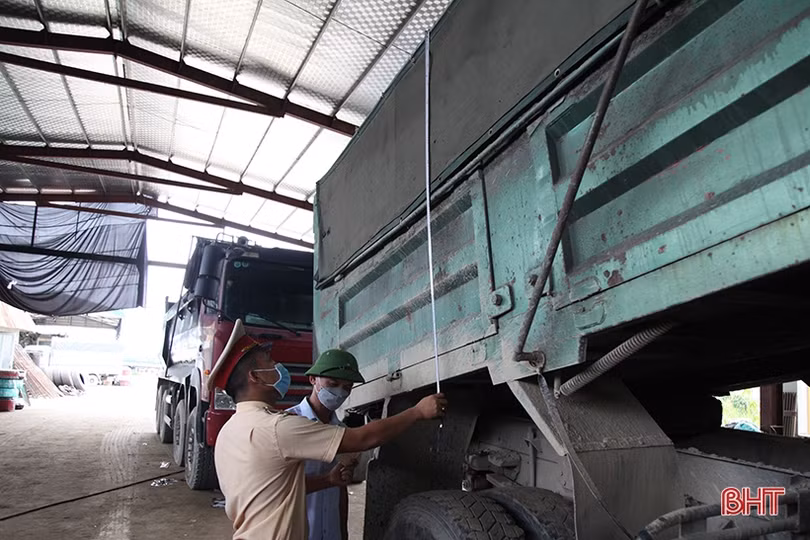 Hà Tĩnh: Doanh nghiệp vận tải chủ động cắt bỏ thành thùng cơi nới sai quy định