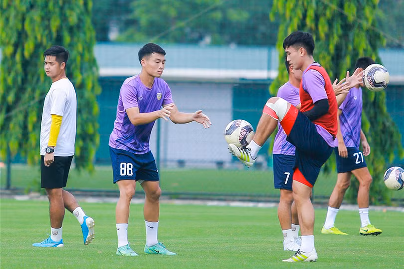 Hồng Lĩnh Hà Tĩnh - Viettel 19h15 tối nay: Vượt “ải” trên sân Hàng Đẫy!