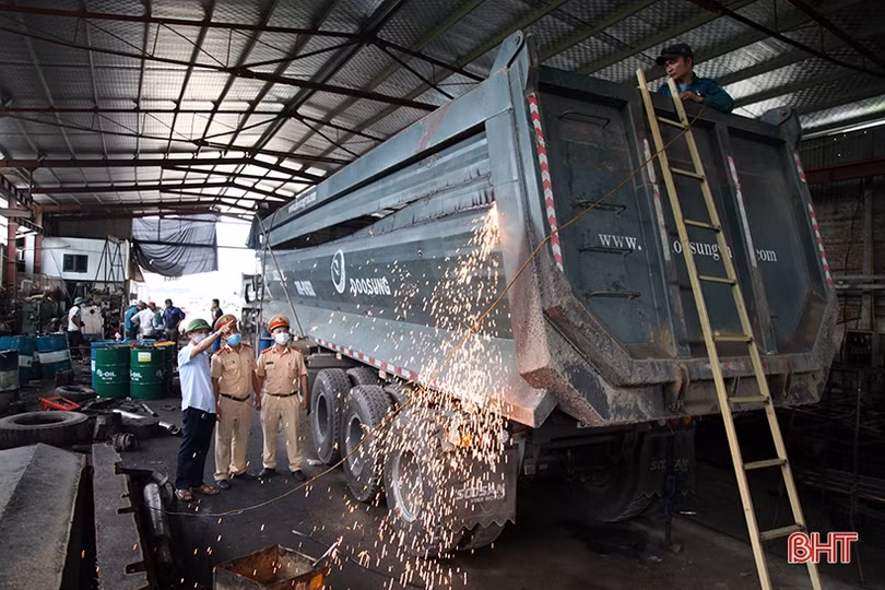 Hà Tĩnh: Doanh nghiệp vận tải chủ động cắt bỏ thành thùng cơi nới sai quy định
