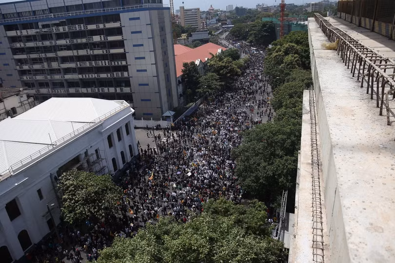 Thủ đô Sri Lanka chìm trong hỗn loạn