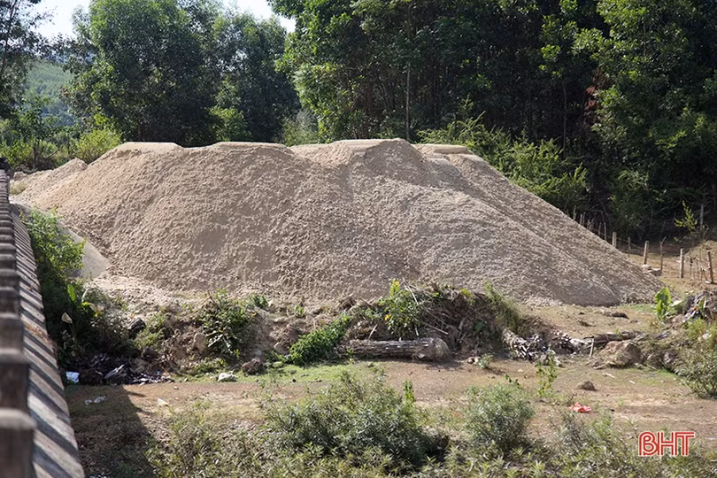 Khai thác cát, sỏi cuội trên sông Rào Nổ: Đừng để đơn vị khai thác lợi dụng!