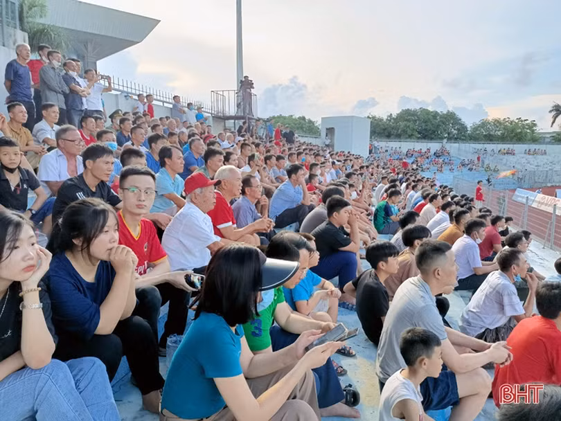 Hồng Lĩnh Hà Tĩnh thắng Bình Dương 3-1, leo lên vị trí thứ 4