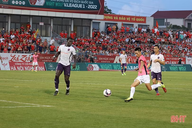 Hồng Lĩnh Hà Tĩnh thắng Bình Dương 3-1, leo lên vị trí thứ 4