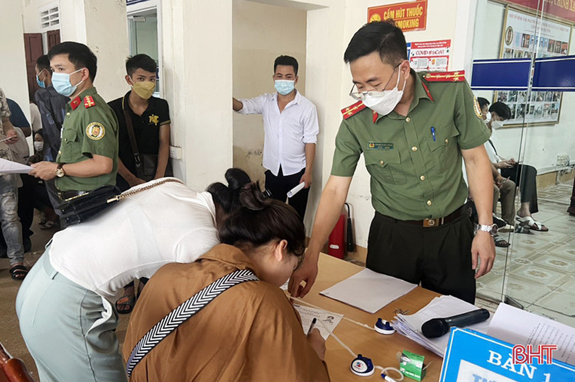 Cấp hơn 300 hộ chiếu mẫu mới cho công dân Hà Tĩnh