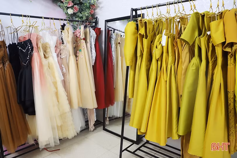 Nở rộ dịch vụ cho thuê trang phục du lịch ở Hà Tĩnh