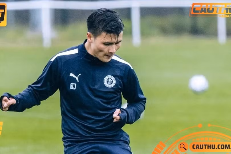 Quang Hải lập siêu phẩm trong trận ra mắt Pau FC