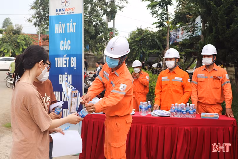 Thí sinh tại 35 điểm thi ở Hà Tĩnh bước vào môn thi đầu tiên Kỳ thi tốt nghiệp THPT 2022