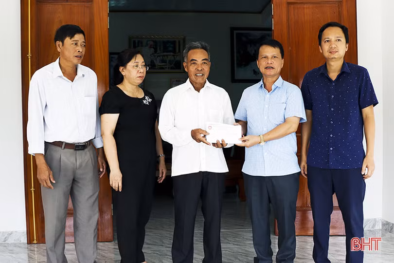 Đức Thọ hỗ trợ nhiều gia đình người có công, hoàn cảnh khó khăn sửa chữa nhà ở