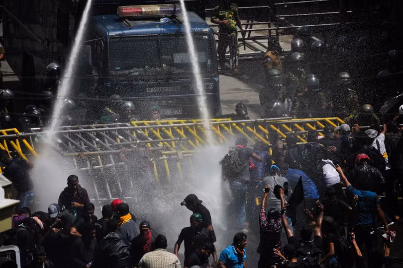 Thủ đô Sri Lanka chìm trong hỗn loạn