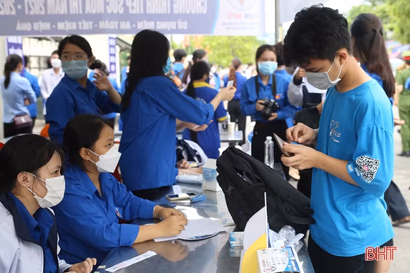 Thí sinh tại 35 điểm thi ở Hà Tĩnh bước vào môn thi đầu tiên Kỳ thi tốt nghiệp THPT 2022