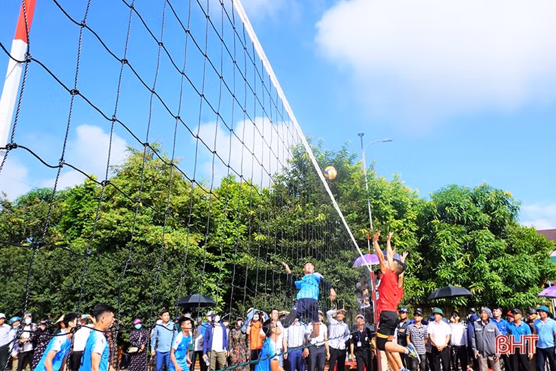 Hơn 500 vận động viên tham gia Đại hội Thể dục Thể thao huyện Hương Khê lần thứ IX