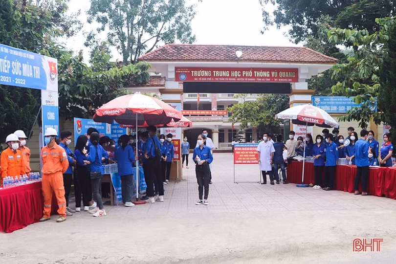 Thí sinh tại 35 điểm thi ở Hà Tĩnh bước vào môn thi đầu tiên Kỳ thi tốt nghiệp THPT 2022