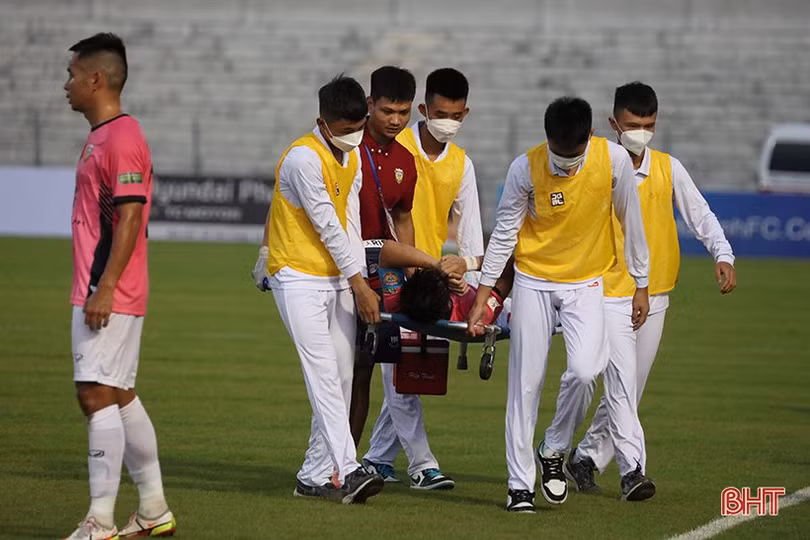 Hồng Lĩnh Hà Tĩnh thắng Bình Dương 3-1, leo lên vị trí thứ 4