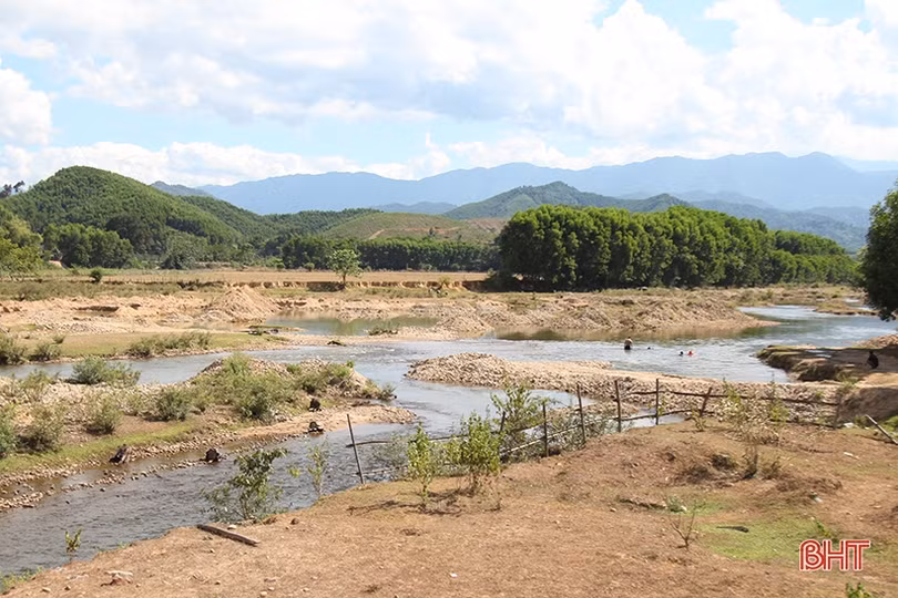 Khai thác cát, sỏi cuội trên sông Rào Nổ: Đừng để đơn vị khai thác lợi dụng!