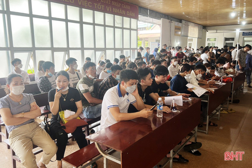 Cấp hơn 300 hộ chiếu mẫu mới cho công dân Hà Tĩnh