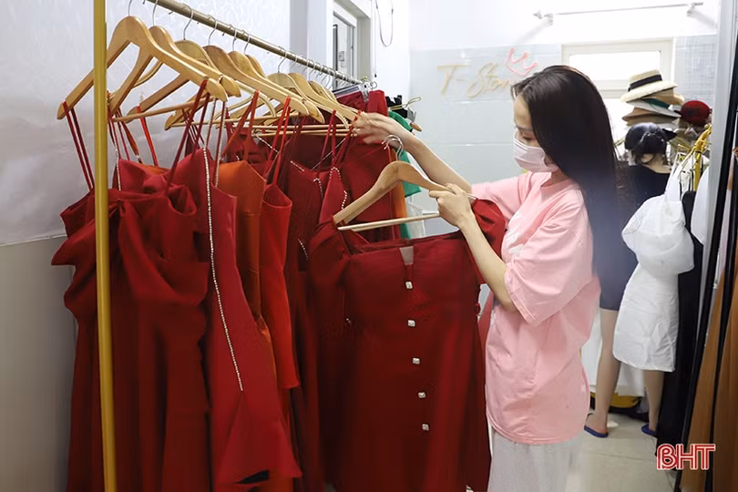 Nở rộ dịch vụ cho thuê trang phục du lịch ở Hà Tĩnh