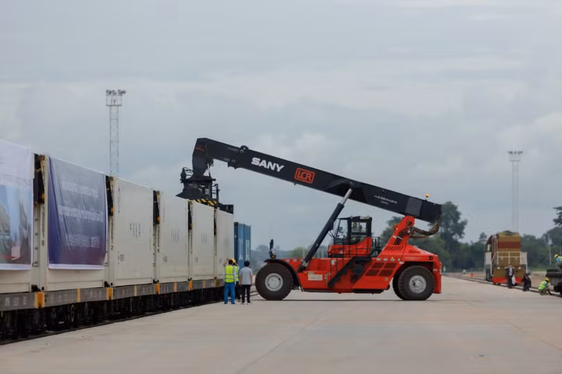 Chính thức kết nối hai hệ thống đường sắt Lào - Thái và Lào - Trung