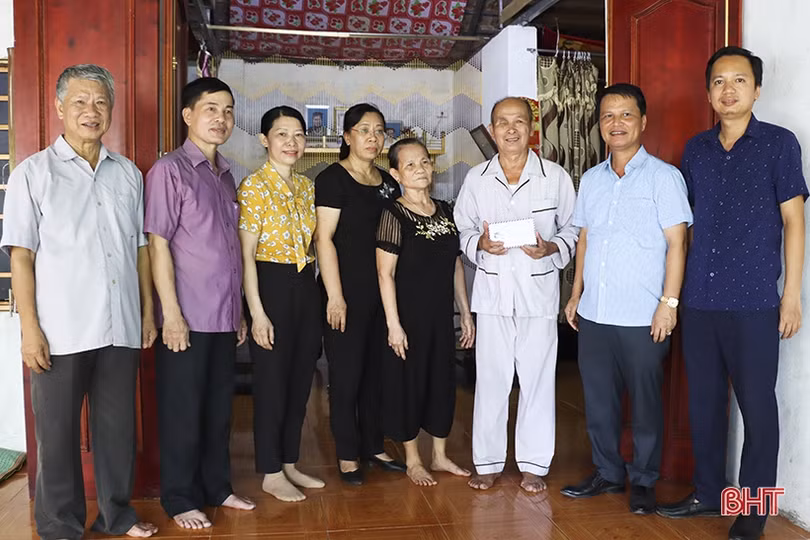 Đức Thọ hỗ trợ nhiều gia đình người có công, hoàn cảnh khó khăn sửa chữa nhà ở