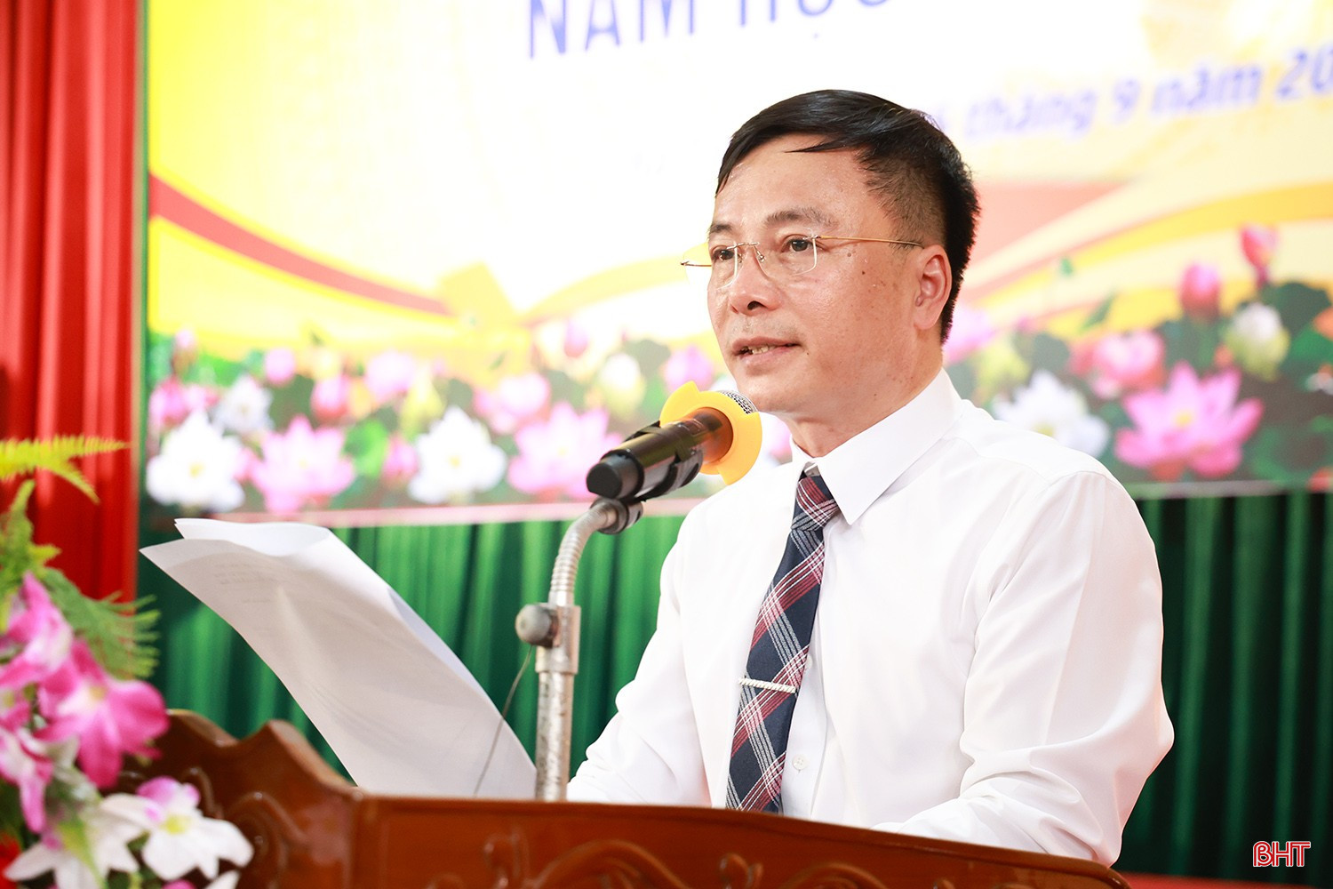 Thạc sĩ Cao Xuân Phú, Phó Hiệu trưởng Phụ trách Trường Cao đẳng Kỹ thuật Việt – Đức Hà Tĩnh đọc diễn văn khai mạc