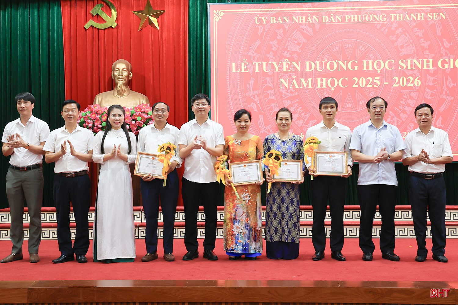bqbht_br_trao-giai-truong-o.jpg