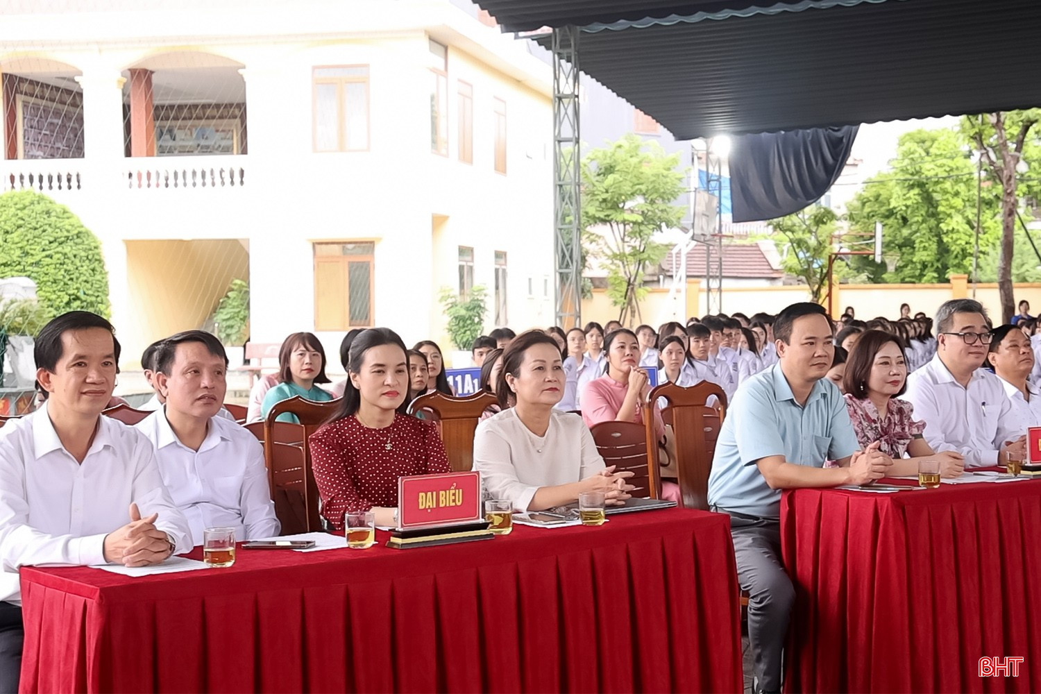 Các đại biểu tham dự chương trình.