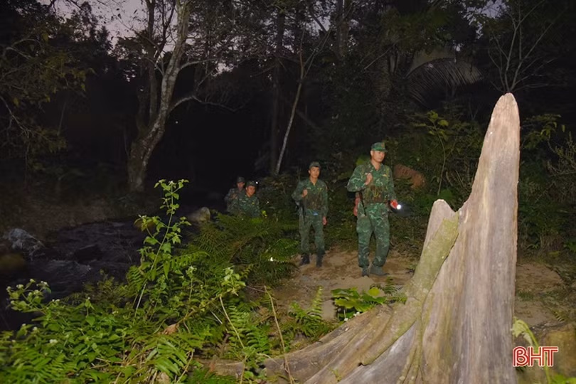 Theo chân bộ đội biên phòng tuần tra nơi miền biên viễn