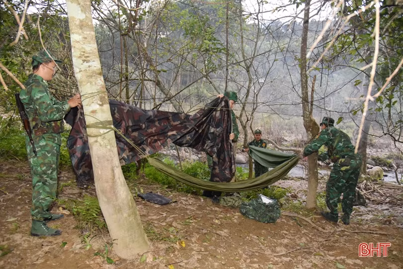 Theo chân bộ đội biên phòng tuần tra nơi miền biên viễn