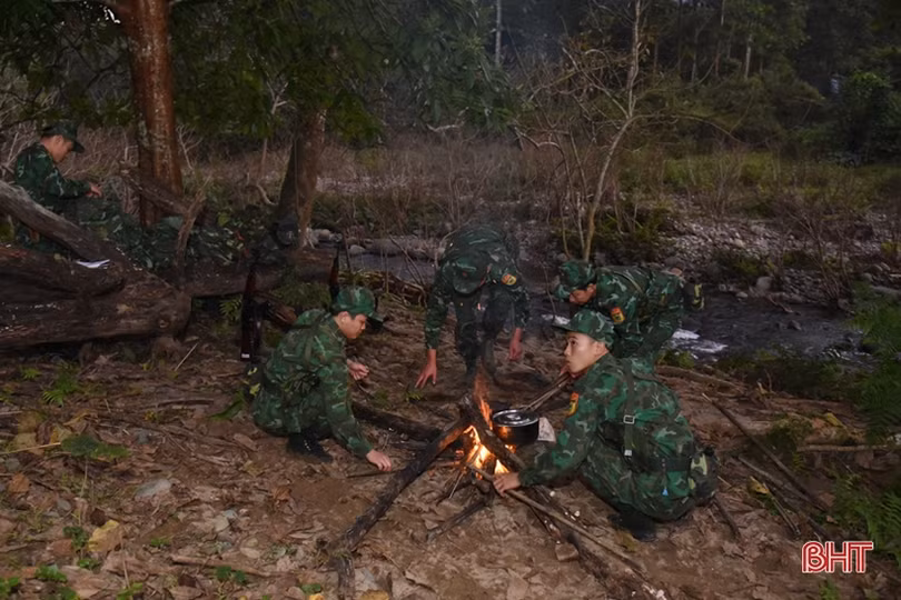 Theo chân bộ đội biên phòng tuần tra nơi miền biên viễn