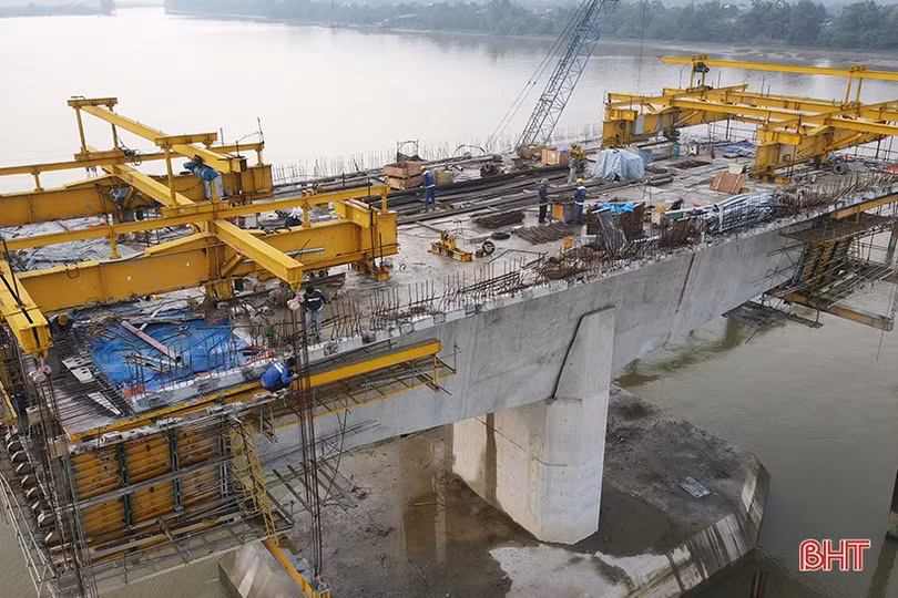 Hối hả trên các công trình trọng điểm ở Hà Tĩnh ngày đầu năm mới