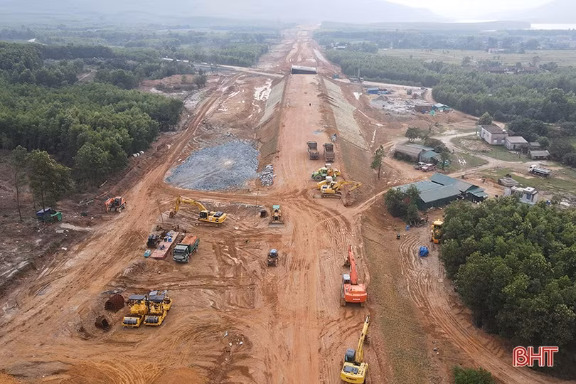 Hối hả trên các công trình trọng điểm ở Hà Tĩnh ngày đầu năm mới