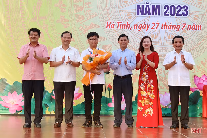 Ban hành Nghị quyết về xây dựng, phát triển văn hóa và con người Hà Tĩnh trong giai đoạn mới