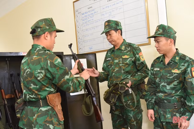 Theo chân bộ đội biên phòng tuần tra nơi miền biên viễn