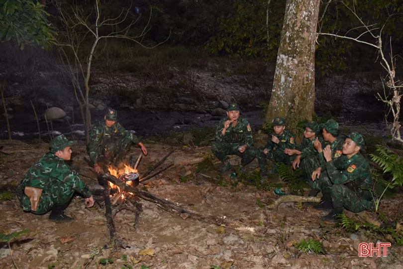 Theo chân bộ đội biên phòng tuần tra nơi miền biên viễn