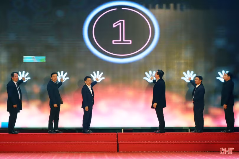 Thắm xanh một dải non Hồng