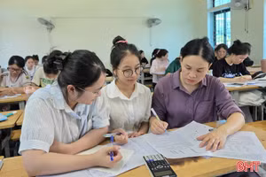"Chia lửa" cùng học sinh lớp 12