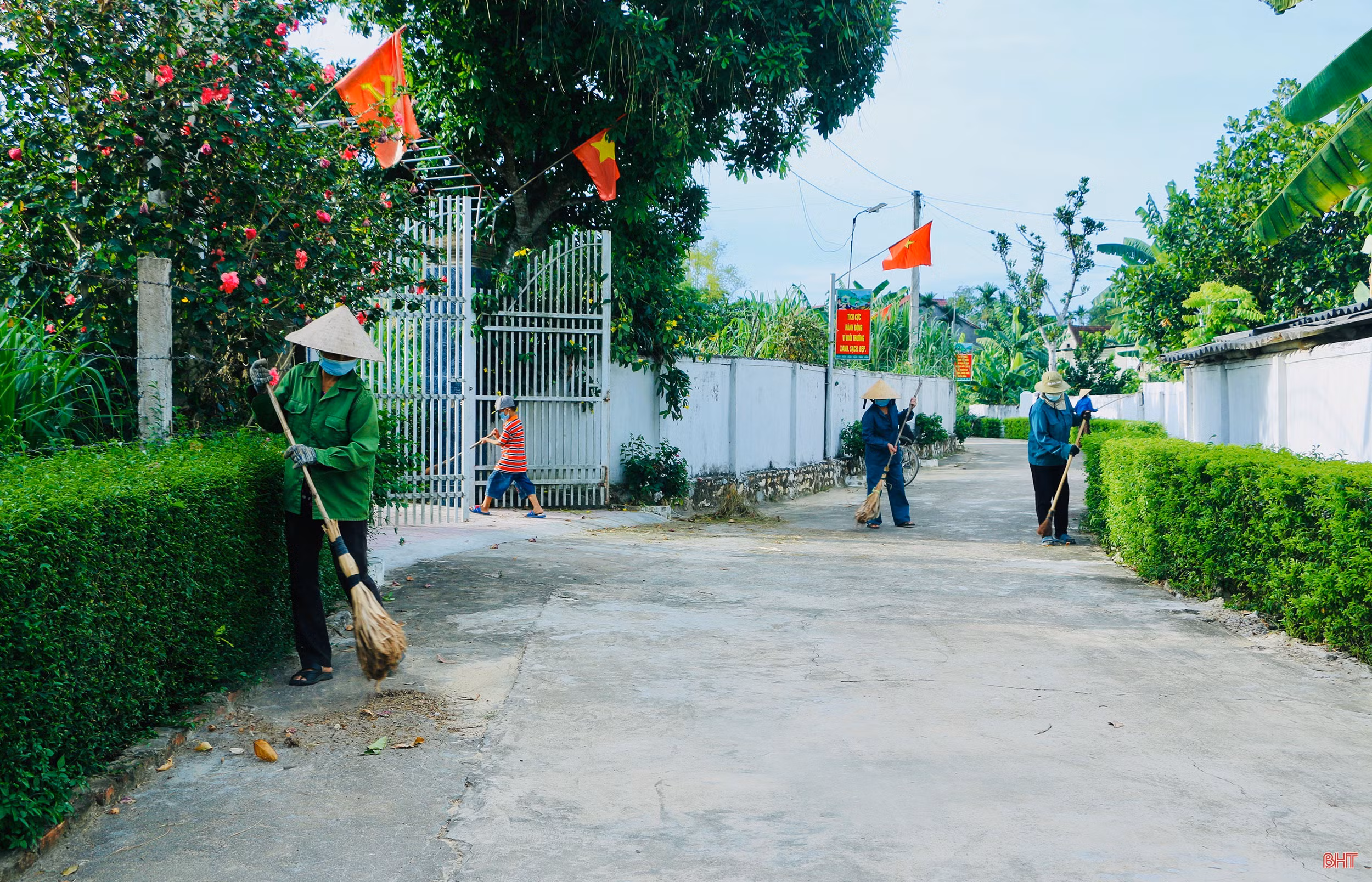 Người phụ nữ miền sơn cước Hà Tĩnh gần 20 năm “gánh” việc làng